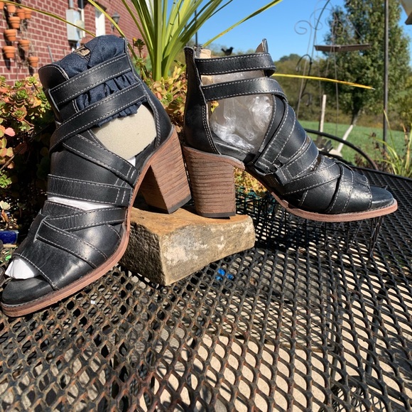 NWOB NEVER WORN Freebird Claw Black Leather Women's Size 8 - Picture 12 of 13